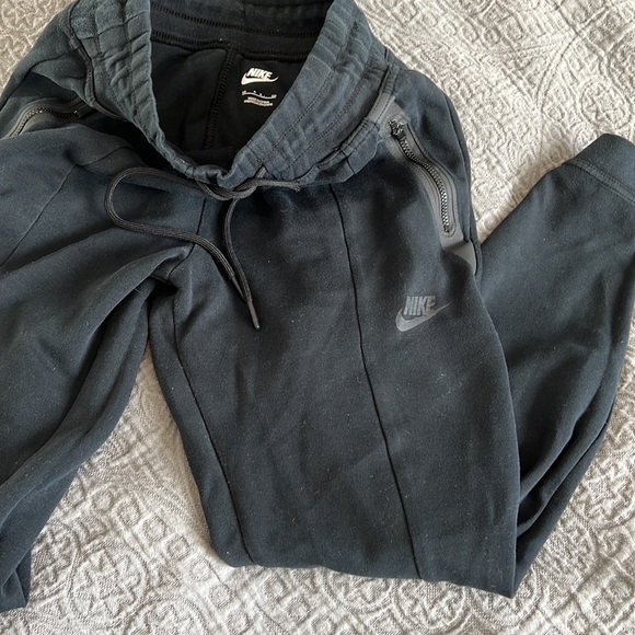Black Womens Nike tech sweatpants size xs - Picture 3 of 3